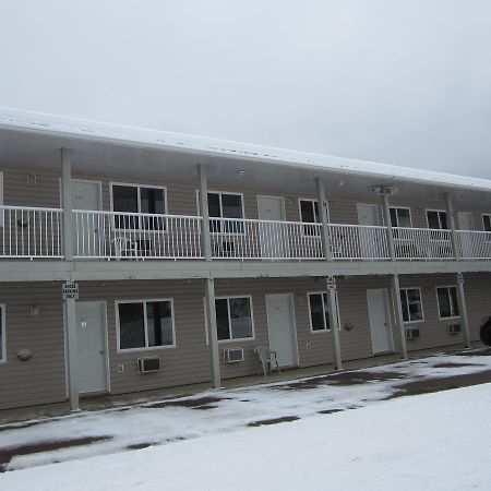 Kacee'S Northern Suites Fort Nelson Extérieur photo