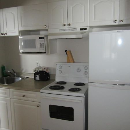 Kacee'S Northern Suites Fort Nelson Extérieur photo