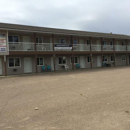 Kacee'S Northern Suites Fort Nelson Extérieur photo