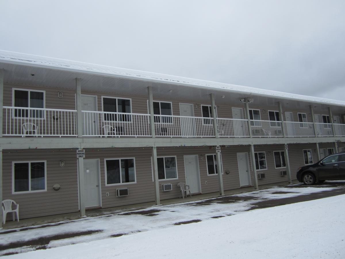 Kacee'S Northern Suites Fort Nelson Extérieur photo