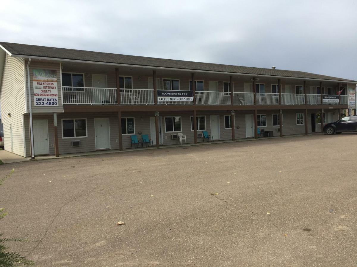 Kacee'S Northern Suites Fort Nelson Extérieur photo