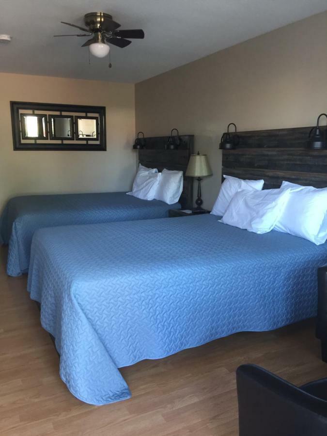 Kacee'S Northern Suites Fort Nelson Extérieur photo