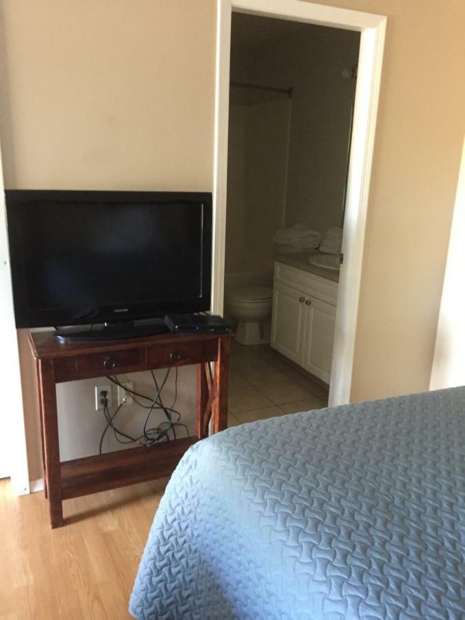 Kacee'S Northern Suites Fort Nelson Extérieur photo