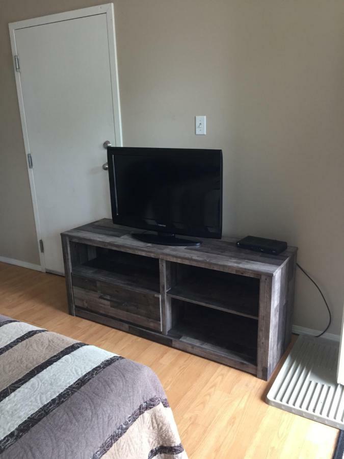 Kacee'S Northern Suites Fort Nelson Extérieur photo